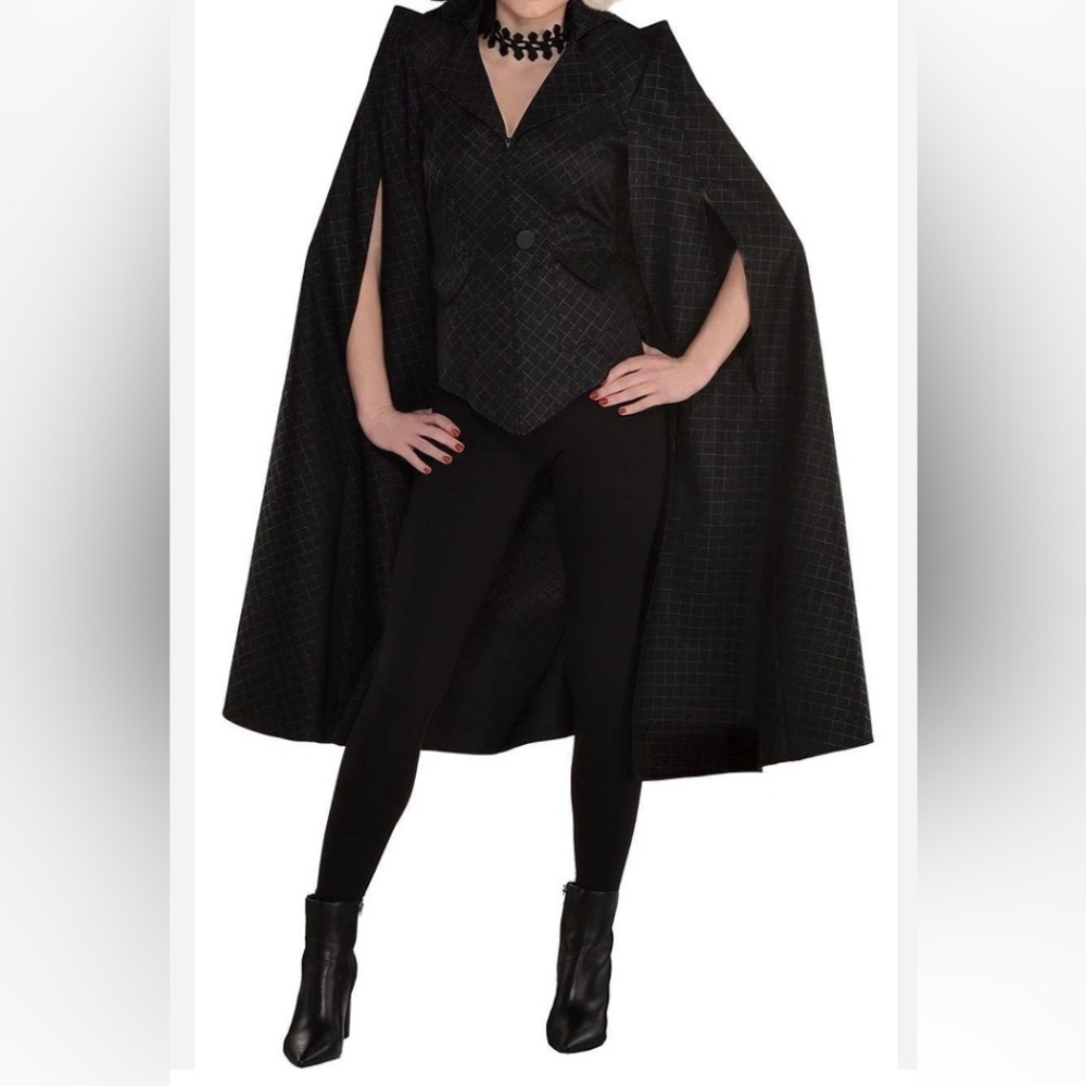 Disney Cruella Black Cape